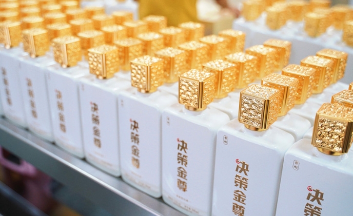 从金砖瓶身到麦穗酒盒 这瓶酒里藏着的不仅是酱香